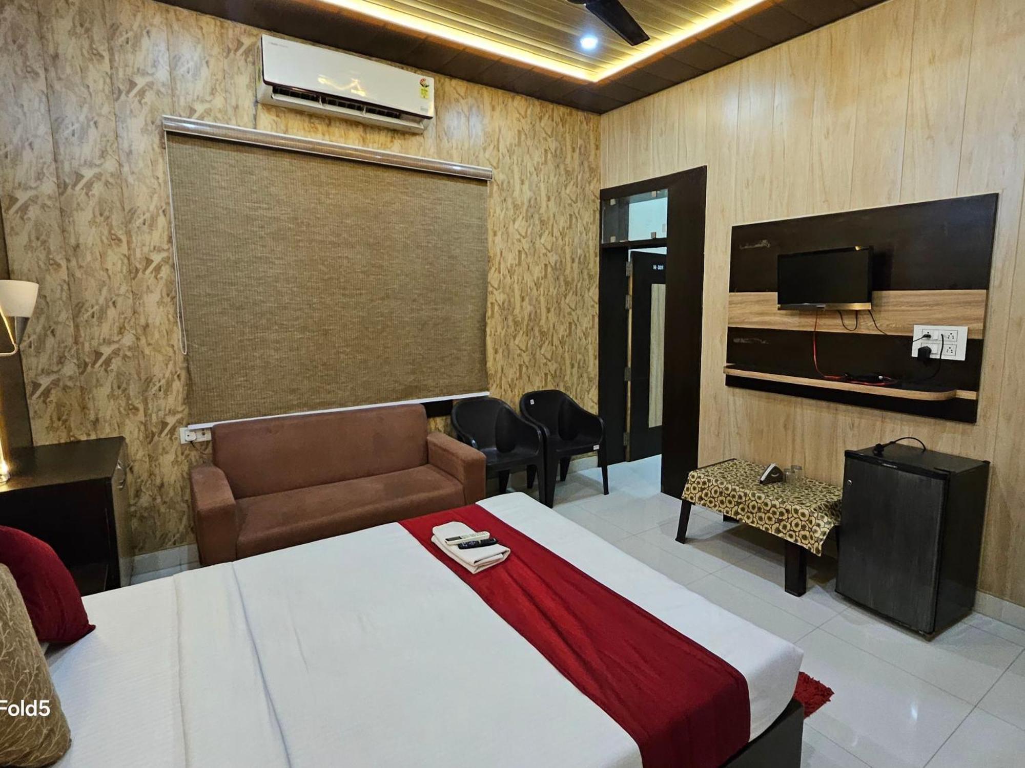 Bundeli Farm Resort & Banquet Orchha Room photo