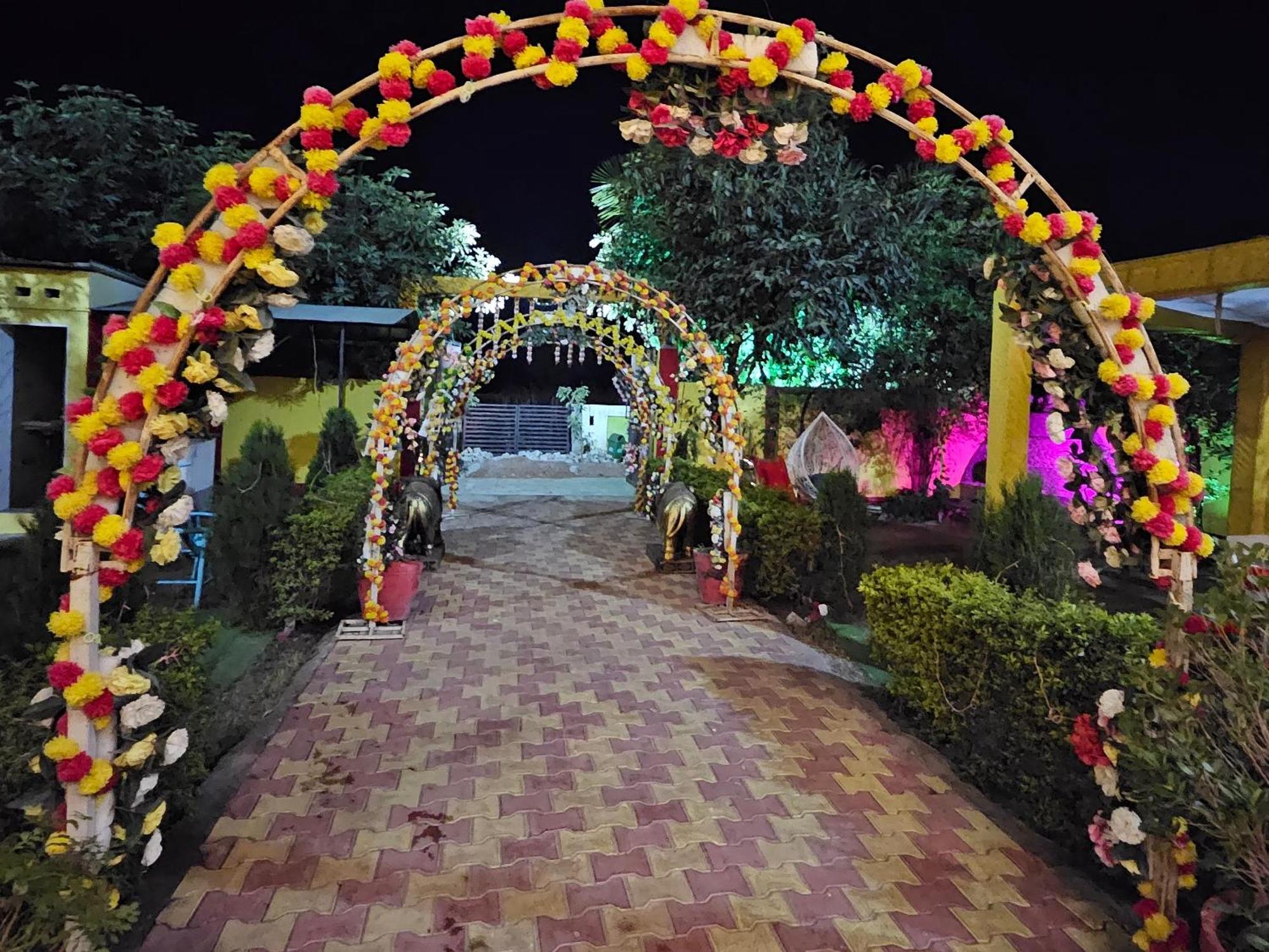 Bundeli Farm Resort & Banquet Orchha Exterior photo