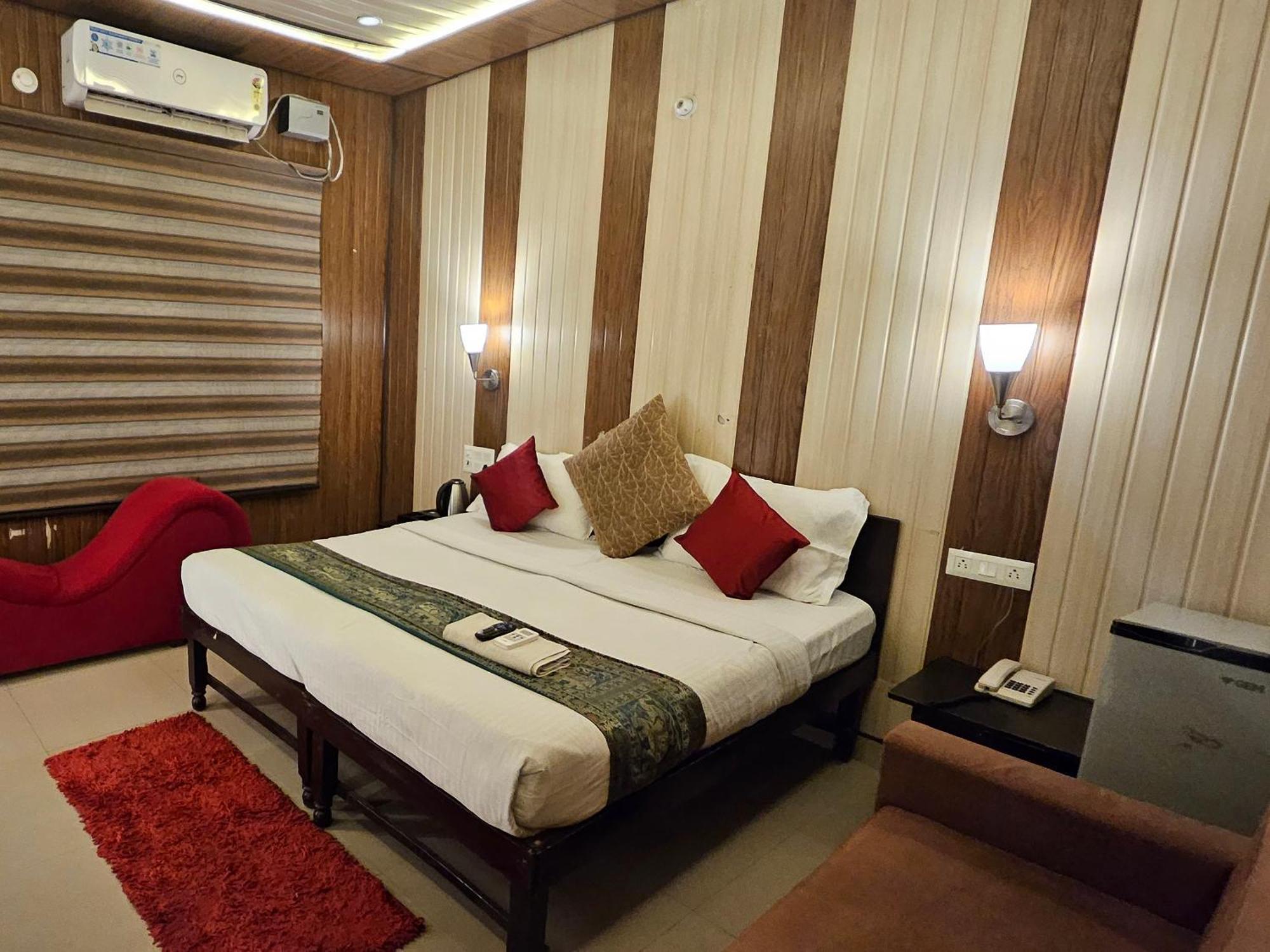 Bundeli Farm Resort & Banquet Orchha Room photo
